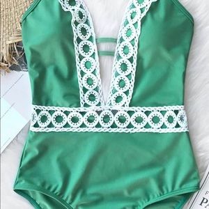 Cupshe Green one piece Halter NWT size L